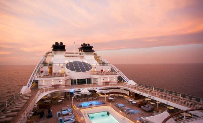 Seabourn Encore dek met pool