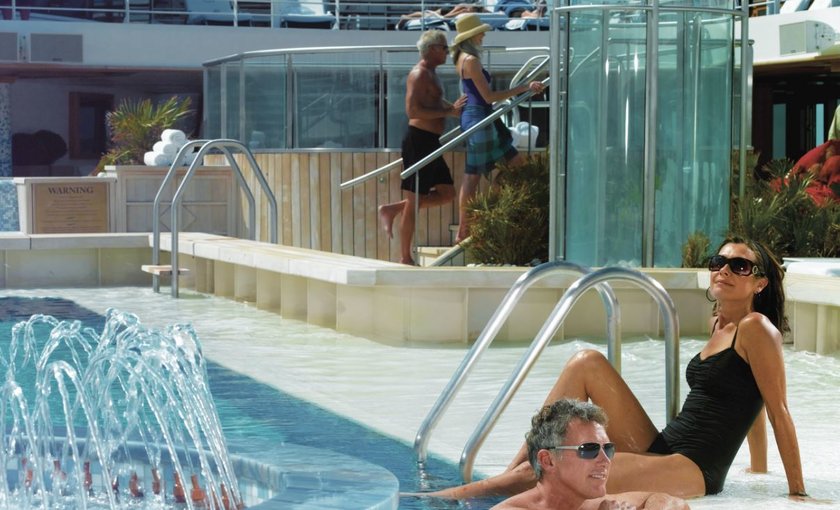 pooldeck aan boord van Riviera