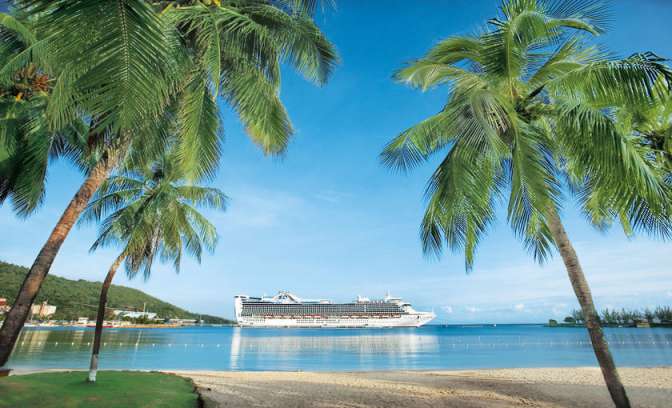Het strand van Ocho Rios op Jamaica. Panamakanaal